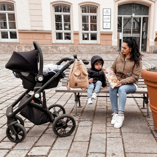 bambini e neonati con occhialini